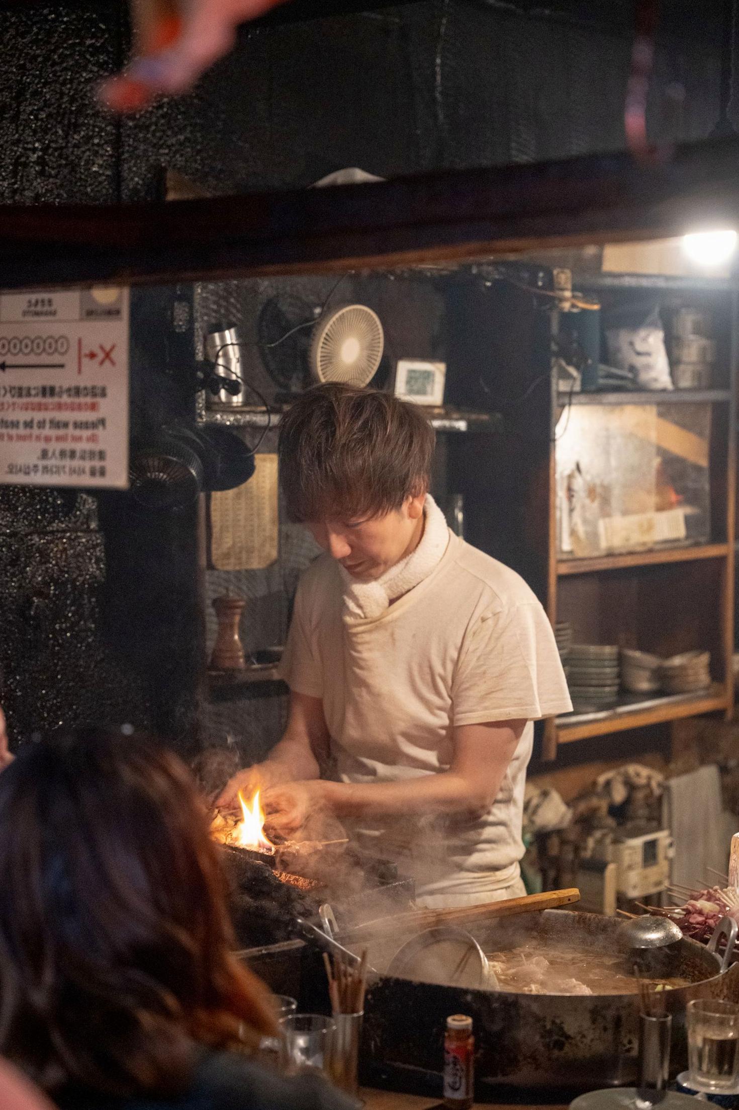 Chef artisan façonnant des mets savoureux